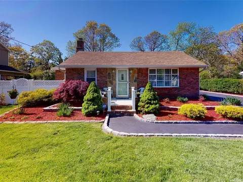 14 Charles Rd, Patchogue, NY 11772 photo 1