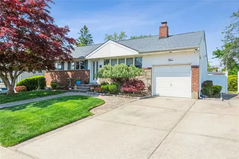 4 Brown Dr, Plainview, NY 11803 photo 1