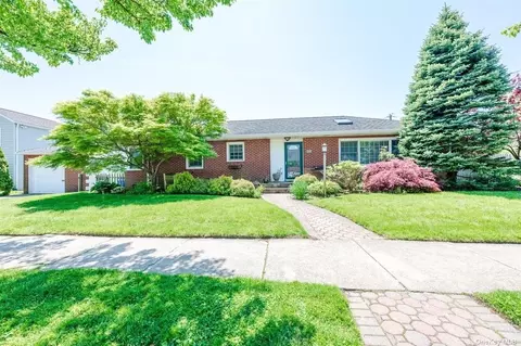 604 E Walnut St, Long Beach, NY 11561 photo 1