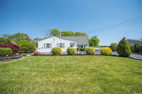 123 E Woodside Ave, Patchogue, NY 11772 photo 1