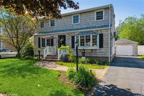 35 Brenner Ave, Bethpage, NY 11714 photo 1