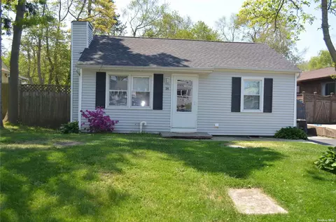 18 Celia St, Patchogue, NY 11772 photo 1