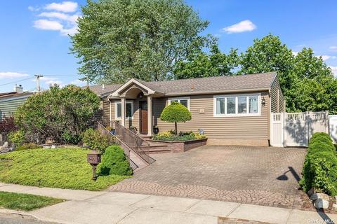50 Gerhard Rd, Plainview, NY 11803 photo 1