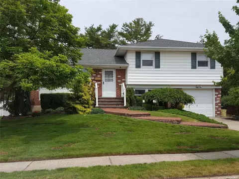 7 Saul Pl, Plainview, NY 11803 photo 1