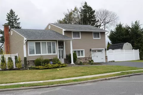 34 Phipps Ln, Plainview, NY 11803 photo 1