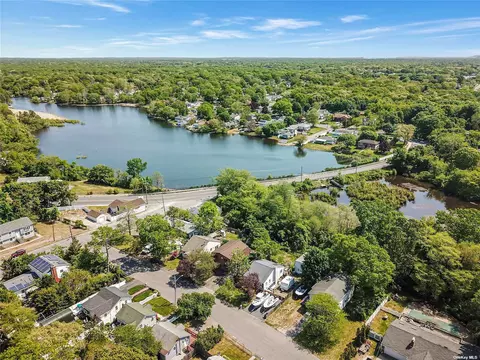 19 Lorring St, Patchogue, NY 11772 photo 1