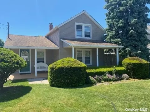 82 Waverly Ave, Patchogue, NY 11772 photo 1