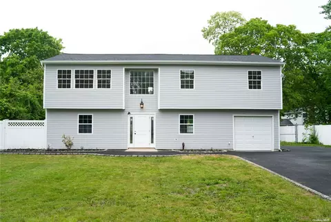 9 Dover Ave, Mastic, NY 11950 photo 1