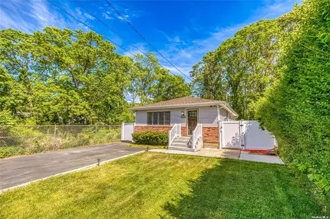 167 Main Ave, Mastic, NY 11950 photo 1