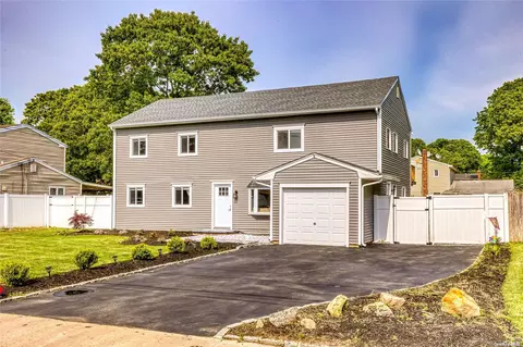 5 Pamela Ln, Selden, NY 11784 photo 1