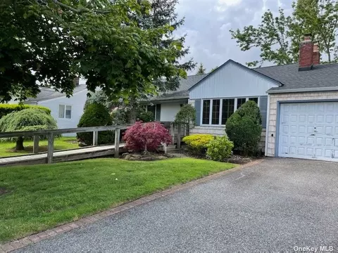 34 Relda St, Plainview, NY 11803 photo 1