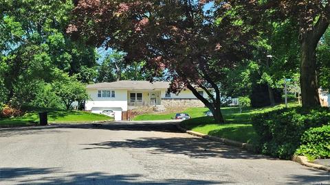 32 Ridge Dr, Plainview, NY 11803 photo 1