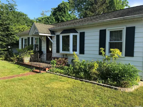 16 Travis Rd, Patchogue, NY 11772 photo 1