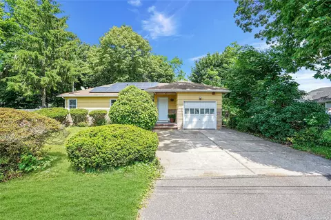409 Columbus Ave, East Patchogue, NY 11772 photo 1