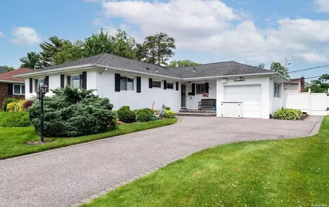 17 Joyce Rd, Plainview, NY 11803 photo 1