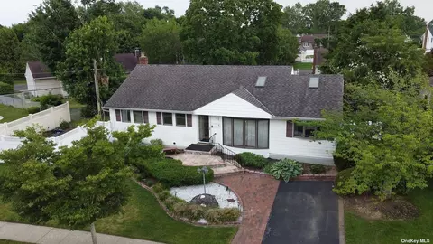 30 Lombardi Pl, Plainview, NY 11803 photo 1