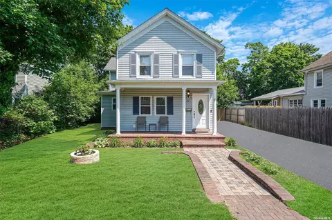24 Brook St, Patchogue, NY 11772 photo 1