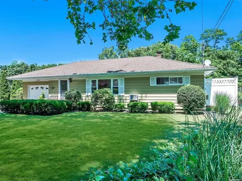 24 Circle Dr, Jamesport, NY 11947 photo 1