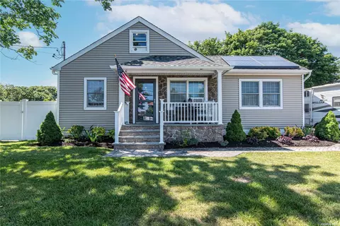 112 Clinton Ave, Patchogue, NY 11772 photo 1