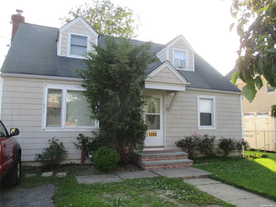 1392 Newbridge Rd, Bellmore, NY 11710 1 photo MLS 3323553 Movoto