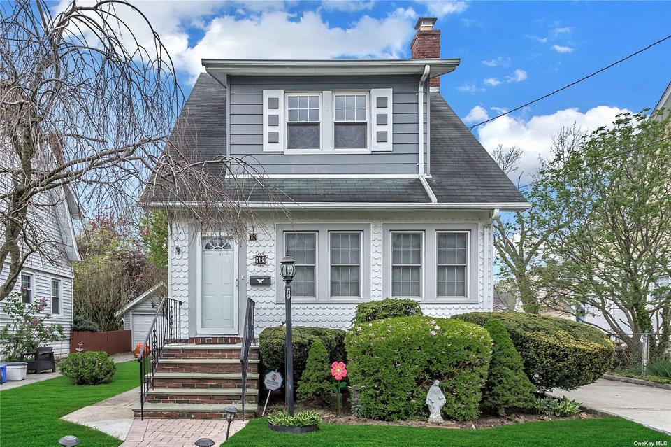 16 Maiden Ln, Lynbrook, NY 11563 26 Photos MLS 3324355 Movoto