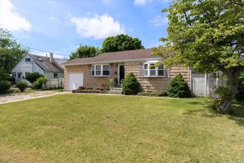 319 Barton Ave, Patchogue, NY 11772 photo 1