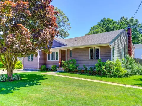 74 E Woodside Ave, Patchogue, NY 11772 photo 1