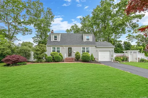 17 Einstein Pl, Smithtown, NY 11787 photo 1