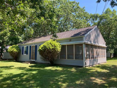 19 Hampton Rd, Hampton Bays, NY 11946 photo 1