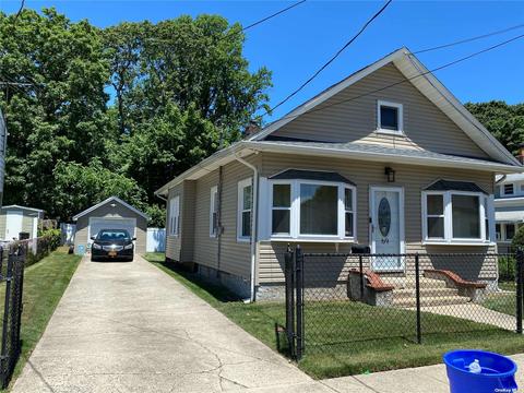 69 Stevens St, Freeport, NY 11520 photo 1