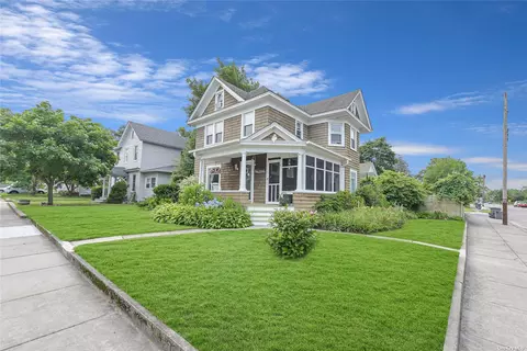 20 Cedar Grove St, Patchogue, NY 11772 photo 1