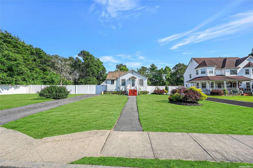 32 Prospect Ave, Brentwood, NY 11717 16 Photos MLS 3326172 Movoto