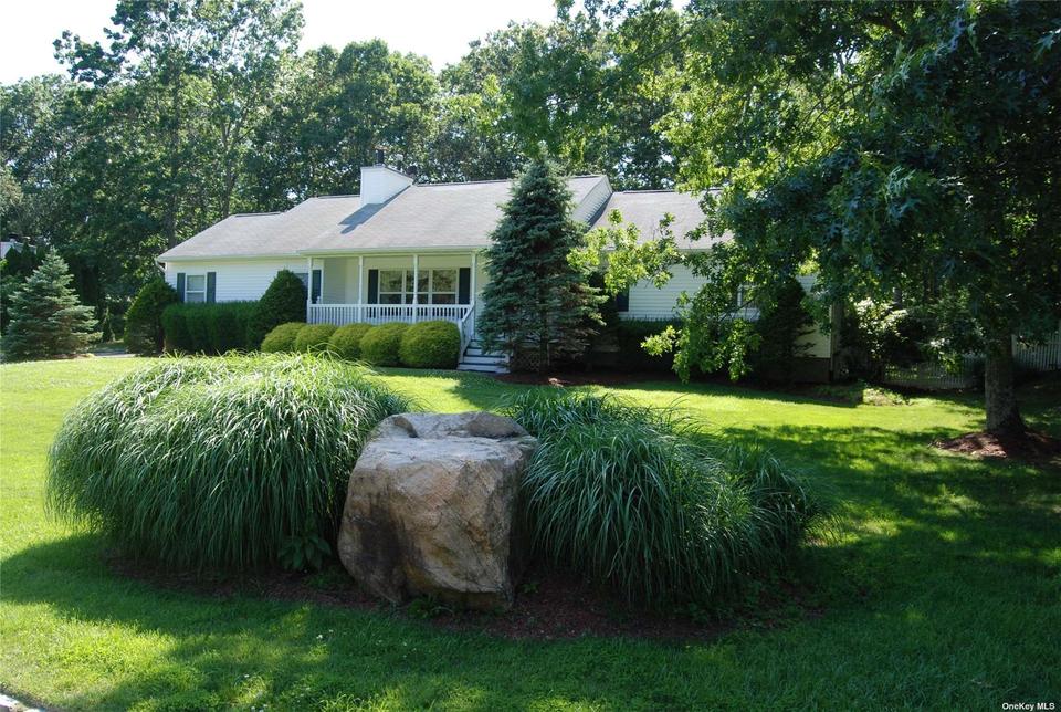 139 Great Rock Dr, Wading River, NY 11792 1 photo MLS 3326264 Movoto