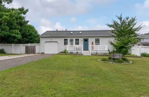 507 Walker Ave, East Patchogue, NY 11772 photo 1
