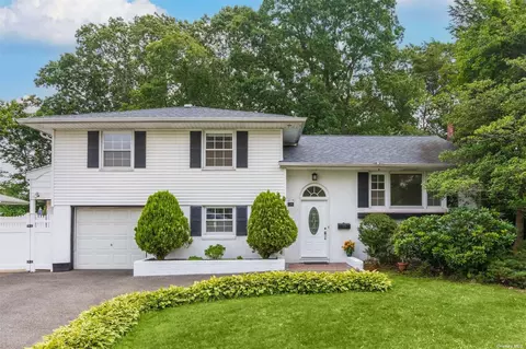 29 Eustace Dr, Commack, NY 11725 photo 1