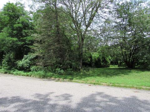 88 Promenade Dr, Riverhead, NY 11901 photo 1