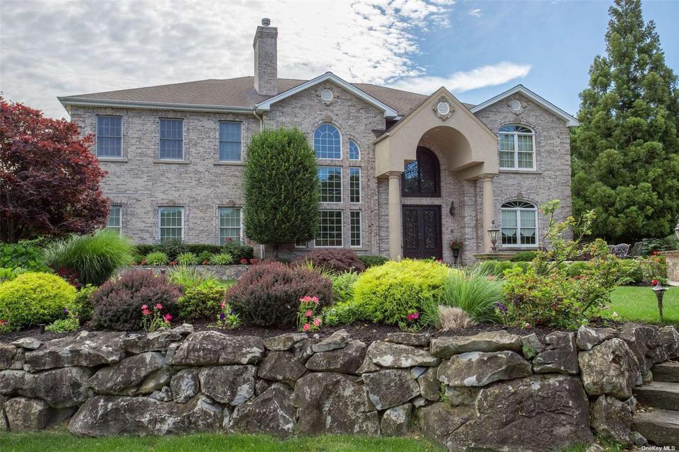 28 Meadow Glen Rd, Fort Salonga, NY 11768 1 photo MLS 3328704 Movoto