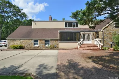 236 Richards Ln, Hewlett Harbor, NY 11557 photo 1