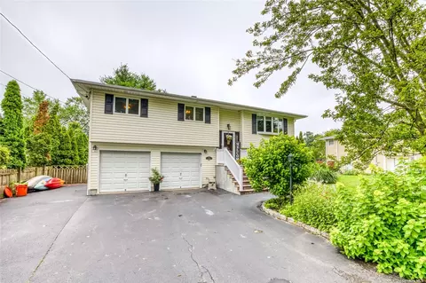 8 Frank St, Smithtown, NY 11787 photo 1