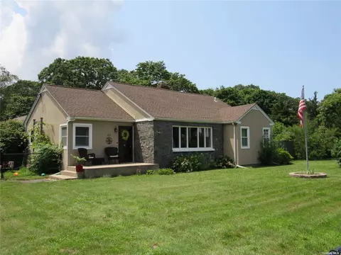 111 Fairway Ave, Riverhead, NY 11901 photo 1