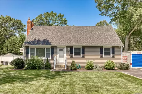 39 Poncho Dr, Mastic, NY 11950 photo 1