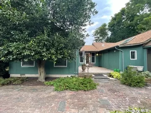 275 West Ave, Patchogue, NY 11772 photo 1