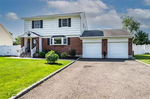 22 Plowboy Path, Commack, NY 11725 photo 1
