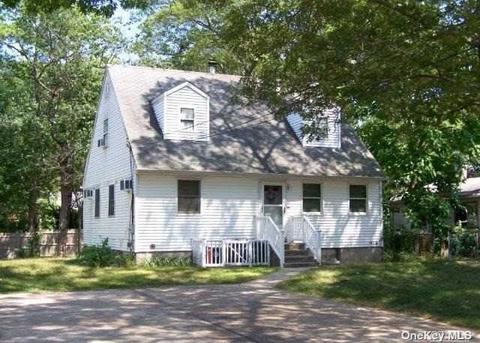 11 Montgomery Ave, Mastic, NY 11950 photo 1