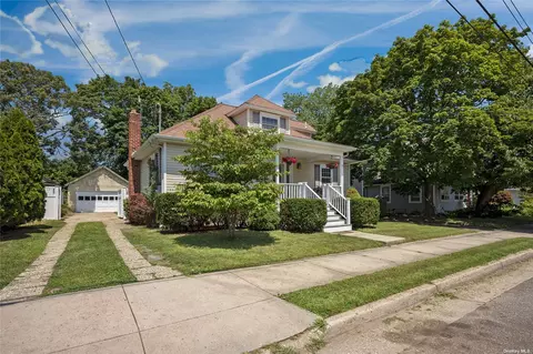 9 Cleveland St, Patchogue, NY 11772 photo 1
