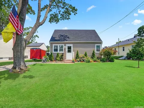25 Lee Ave, Patchogue, NY 11772 photo 1