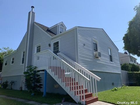 15 E Minerva Rd, Lindenhurst, NY 11757 photo 1