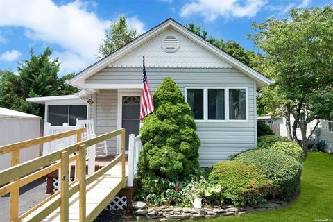 36 Wiggins Ave, Patchogue, NY 11772 photo 1