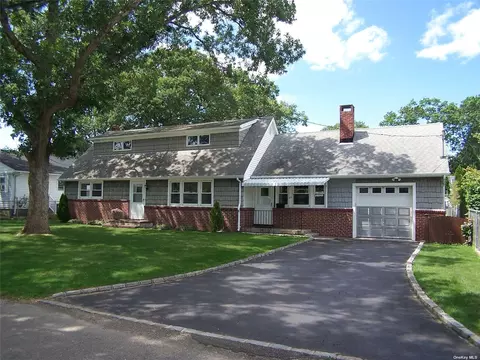 25 E 3rd St, Patchogue, NY 11772 photo 1