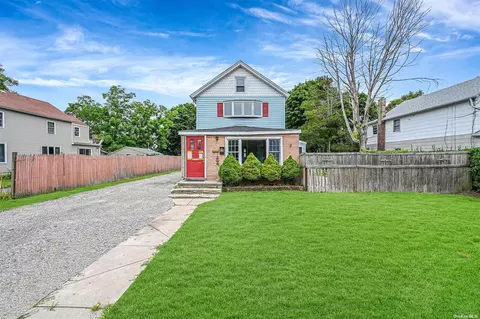 61 Grove Ave, Patchogue, NY 11772 photo 1